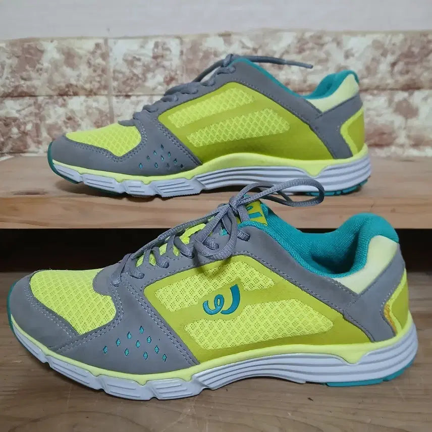 [BUNJANG] World Cup Running Shoes / (220) 월드컵 운동화 240