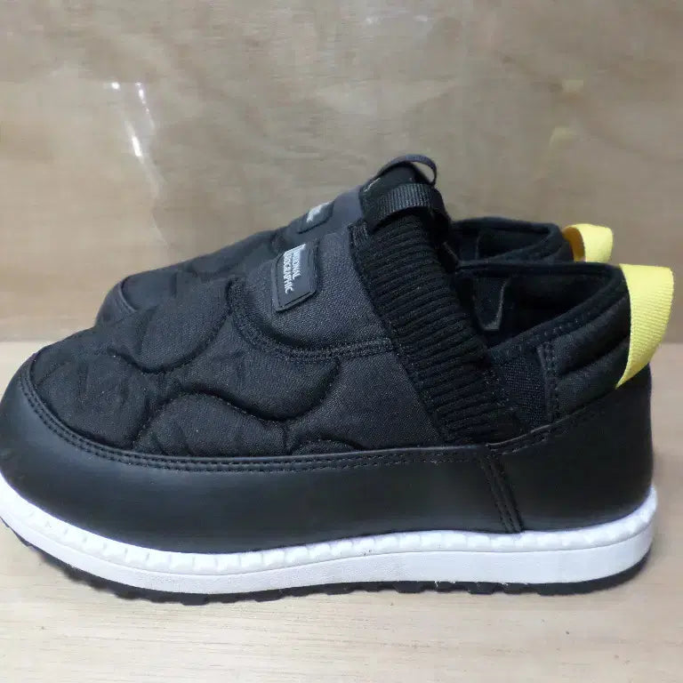 [BUNJANG] Discovery Padded Sneakers / 후루룩구제3 240 디스커버리 패딩 운동화 방한화 260819