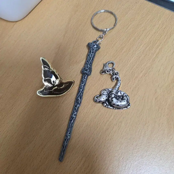 [BUNJANG] Harry Potter Wizard Hat Pin, Wand Keychain, Snake Keychain / 해리포터 마법사 모자뱃지/지팡이키링/뱀 키링