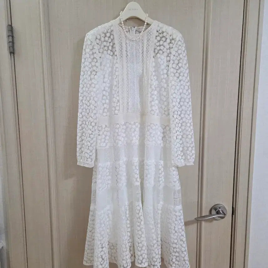 [BUNJANG] Elegant Lace Wedding Guest Dress / 고급스런 레이스 하객원피스