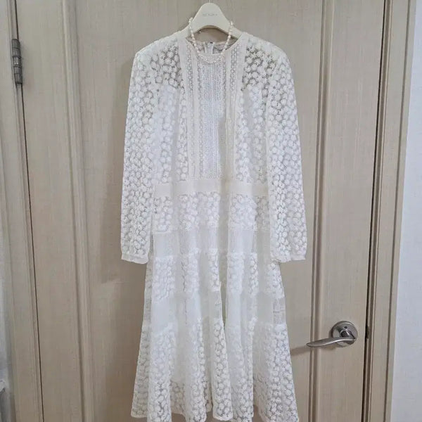 [BUNJANG] Elegant Lace Wedding Guest Dress / 고급스런 레이스 하객원피스
