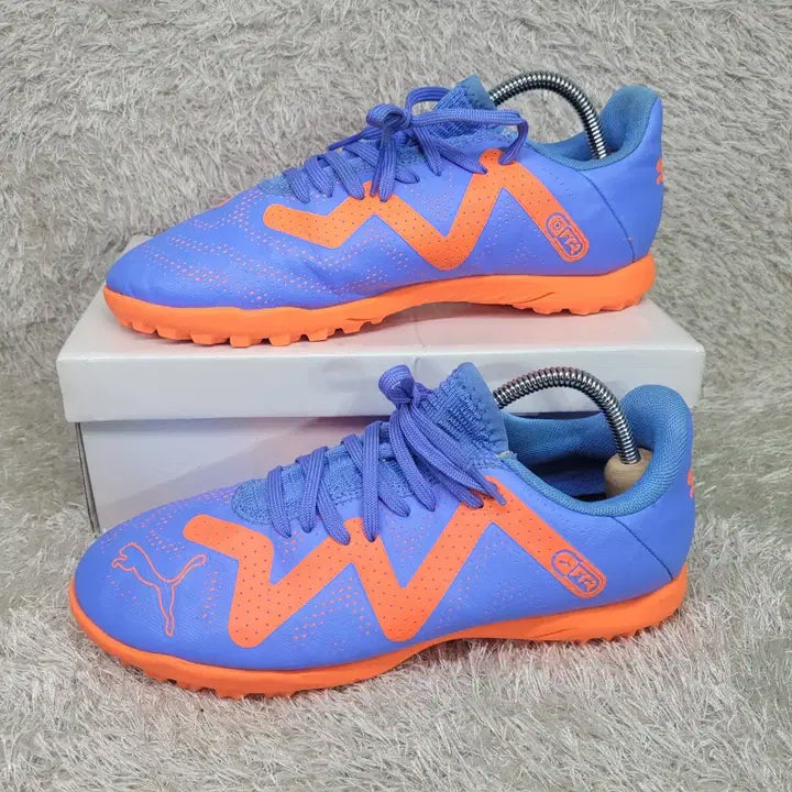 [BUNJANG] Puma Junior Future Play TT Futsal Shoes / 235 푸마 주니어 퓨처 플레이TT 풋살화