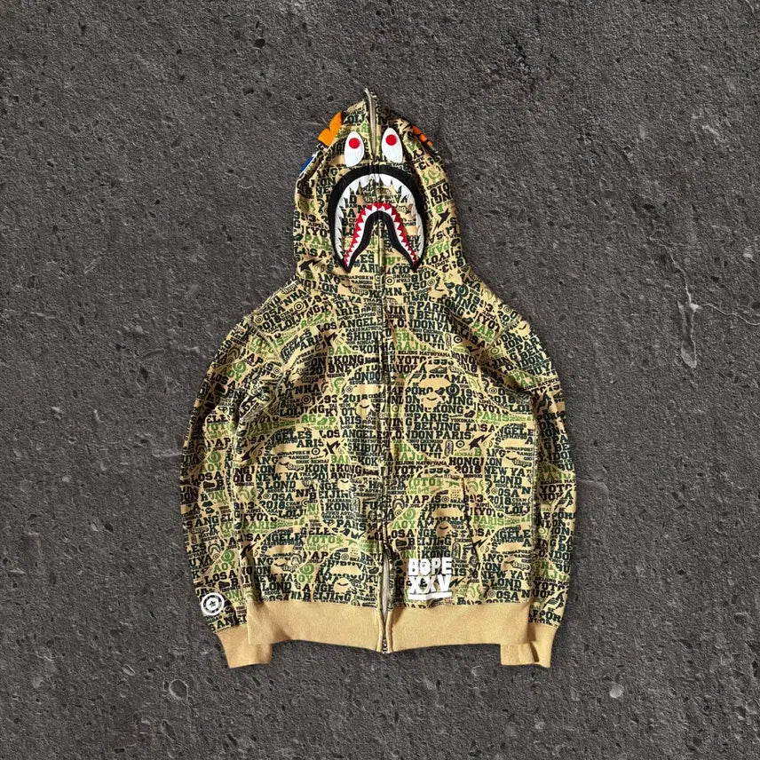 [BUNJANG] Bape XXV 25th Anniversary Camo Shark Hoodie / *극휘귀템/M) 베이프 XXV 25주년 카모 샤크 후드집업