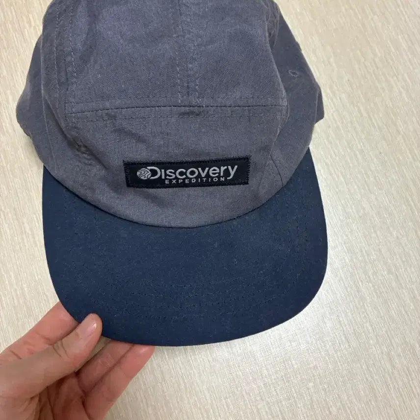 [BUNJANG] Discovery Expedition Tone-on-Tone Ball Cap (Gray/Navy) / 디스커버리 익스페디션 볼캡 그레이 네이비