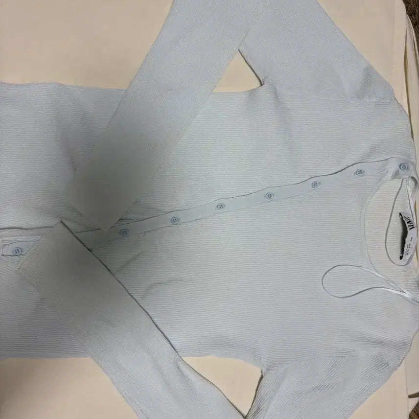 [BUNJANG] Zara Asymmetric Button Knit Sky Blue / 자라 사선 단추 니트 스카이블루