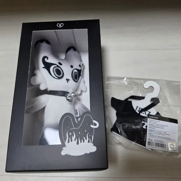 [BUNJANG] Fox2y Original Doll & Outfit Set (Sealed) / (미개봉) 넥스지 오리지널 인형 폭스티, 인형 &  아웃핏 팝니다.
