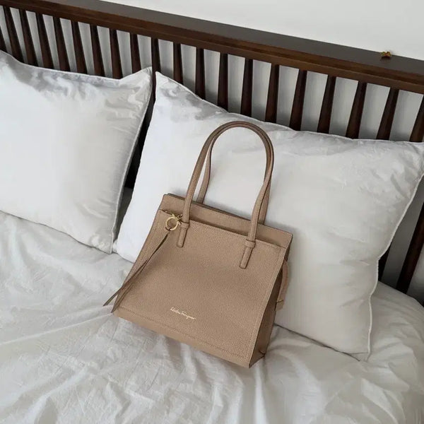 [BUNJANG] Salvatore Ferragamo Gancini Shoulder Bag / 페레가모 간치니 숄더백