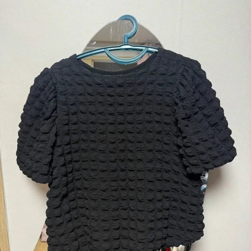 [BUNJANG] Bubble Cube Fluffy Short Sleeve T-Shirt (Black) / 버블 큐브 퐁실퐁실 반팔 (블랙)