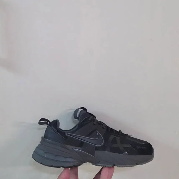 [BUNJANG] Nike V2K Run GORE-TEX Black Iron Grey Sneakers / [240] 나이키 V2K런 고어텍스 블랙아이언그레이