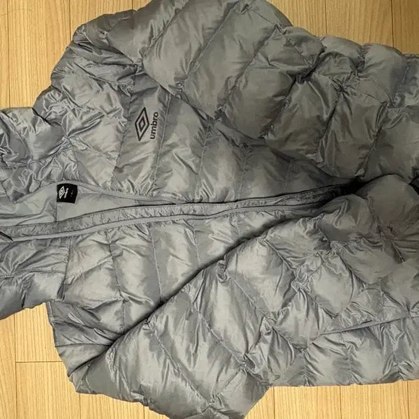 [BUNJANG] Umbro Lightweight Padded Jacket Sky Blue Size 90 / (사용감거의없음)엄브로 경량패딩 하늘색