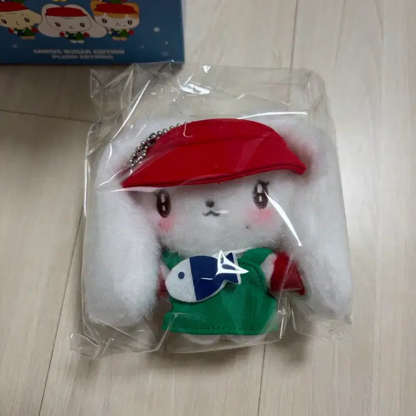 [BUNJANG] IVE DIVE Minive Wonyoung Cherry Doll Charm / 부산 한정 키링 아이브 다이브 미니브 원영 체리 인형 양도