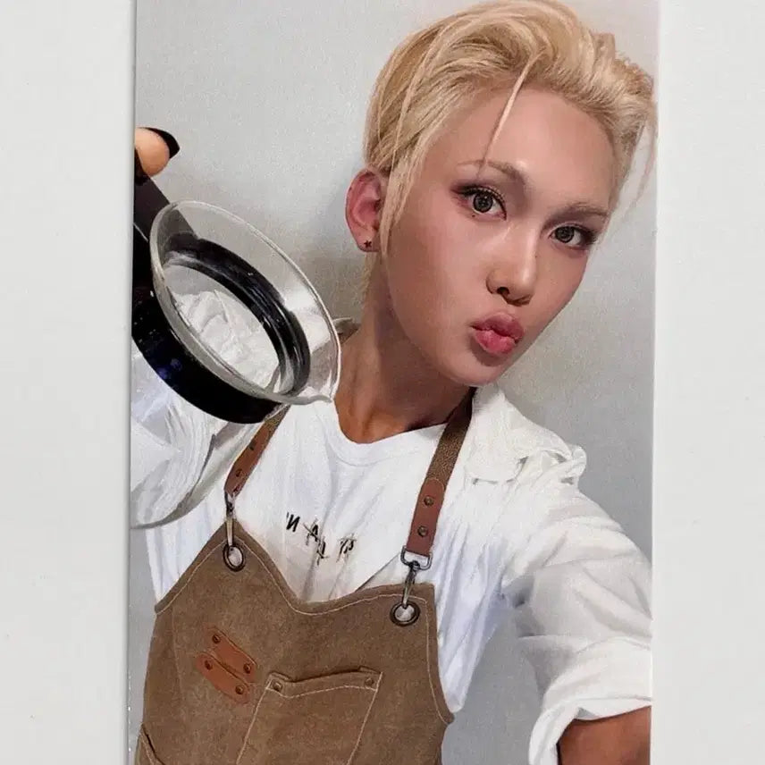 [BUNJANG] XLOV Hyun Barista Photocard POB / XLOV 엑스러브 HYUN 현 바리스타 미공포 포카