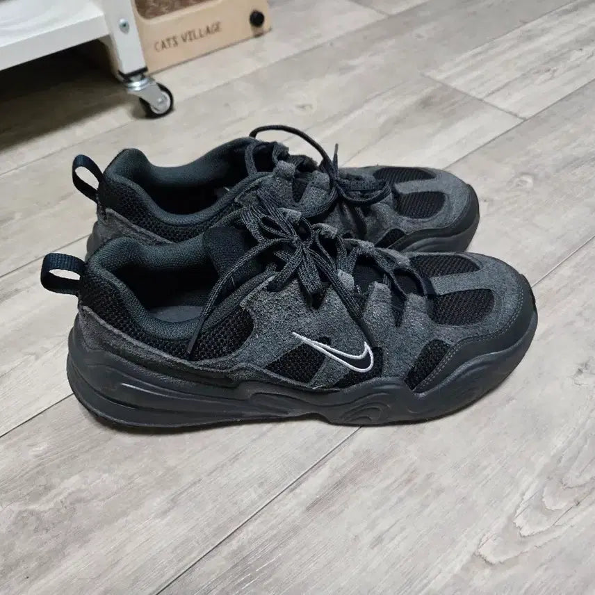 [BUNJANG] Nike Tech Hera Anthracite Black Sneakers / 나이키 테크 헤라 앤트러사이트 블랙(Nike Tech Hera Anthracite Black)270