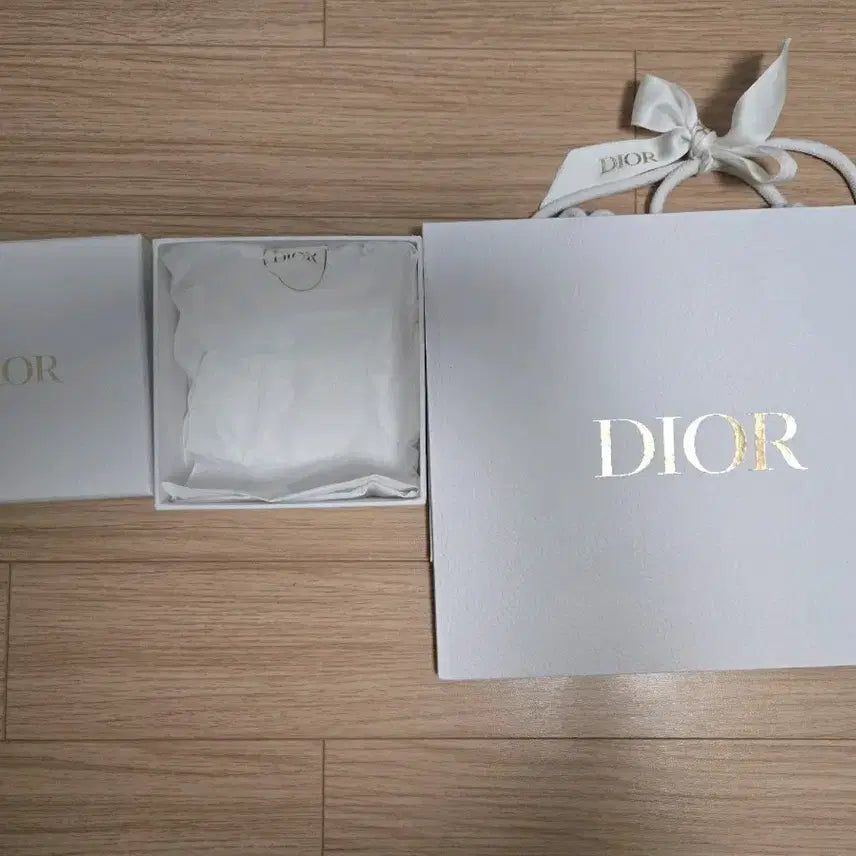 [BUNJANG] Dior Wallet Shopping Bag and Box Set / 디올 반지갑  쇼핑백  박스 쇼핑백세트