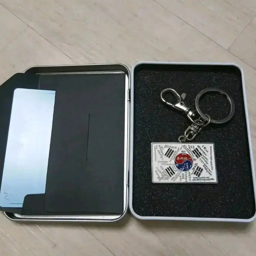 [BUNJANG] Infresh Taegeukgi Support Keyring / 인프레쉬 태극기 후원 키링