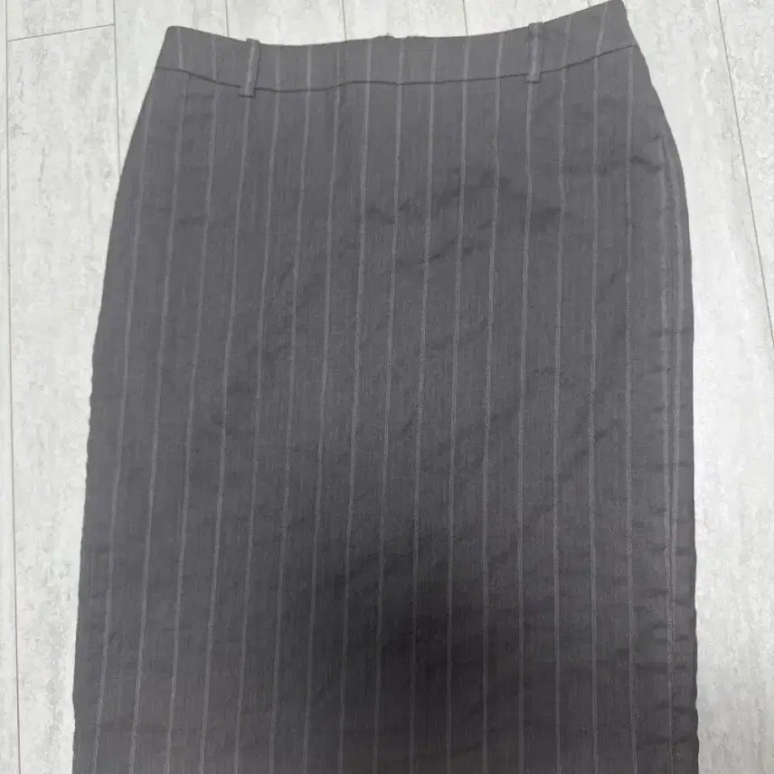[BUNJANG] MICHAA Gray Pinstripe Midi Skirt / 미샤 그레이 핀스트라이프 미디스커트