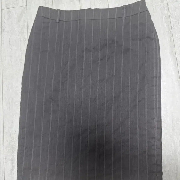 [BUNJANG] MICHAA Gray Pinstripe Midi Skirt / 미샤 그레이 핀스트라이프 미디스커트