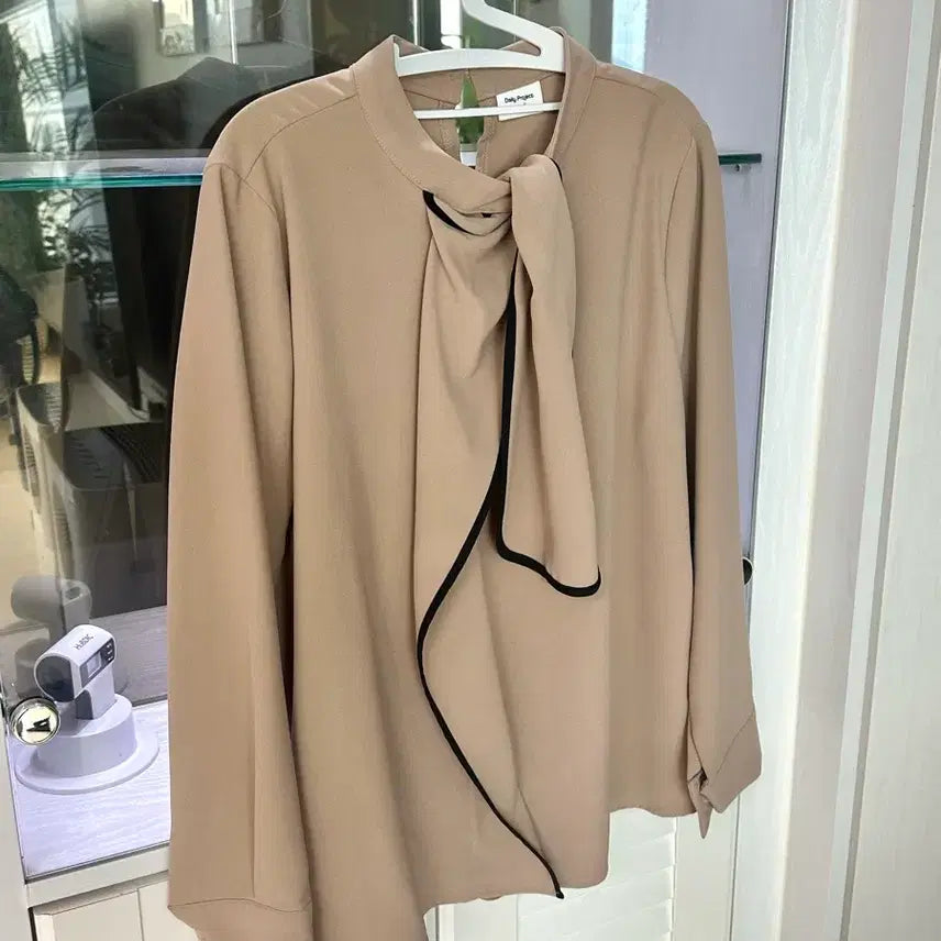 [BUNJANG] Tie Two-Way Blouse / 한 번 착용) 타이 투웨이 블라우스 free 사이즈