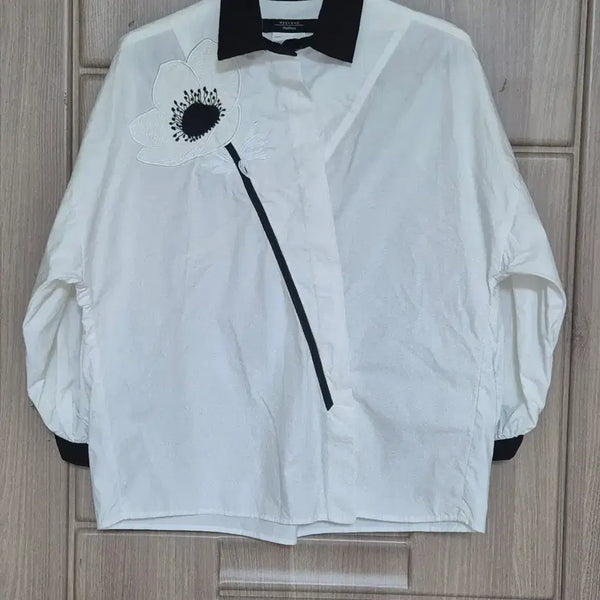 [BUNJANG] Weekend Max Mara White Flower Embroidery Blouse / WEEKEND 막스마라 플라워 자수 블라우스 (여성)40