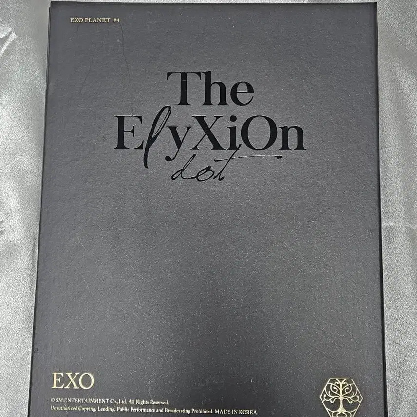 [BUNJANG] EXO The ElyXiOn dot Concert Photobook (Album Photocard Not Included) / 엑소 콘서트 엘리시온닷 EXO PLANET #4: The ElyXiOn dot공연 화보집 앨범 포카 없음