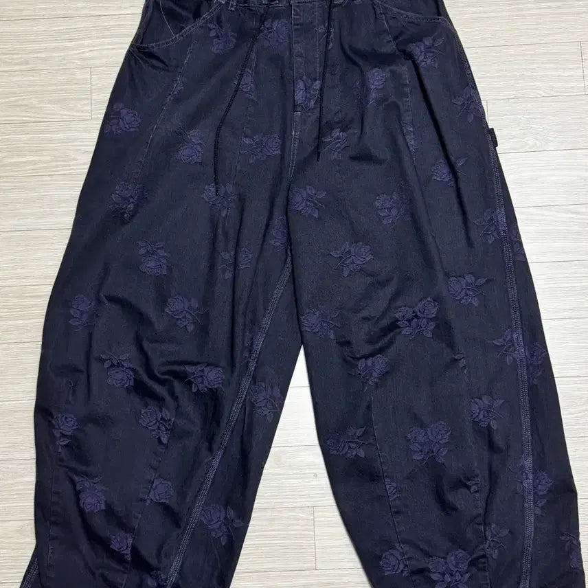 [BUNJANG] Needles H.D. Rose Jacquard Denim Pants (Size L) / 니들스 히자데루 로즈 자카드 데님팬츠