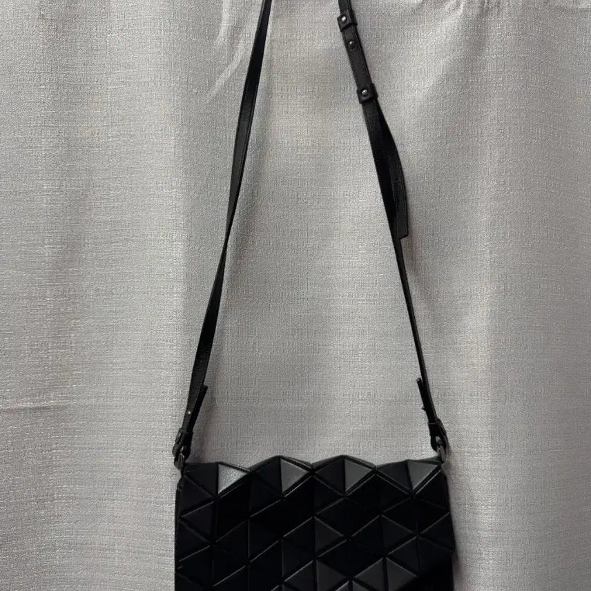 [BUNJANG] Issey Miyake Bao Bao Crossbody Bag / 새상품급) 이세이미야케 바오바오 크로스백