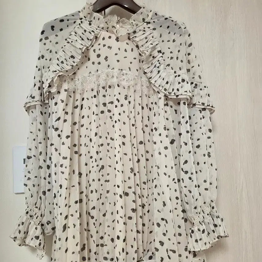 [BUNJANG] Son Jung Wan 2022 Dot Print Frill Blouse / 22년식 손정완블라우스