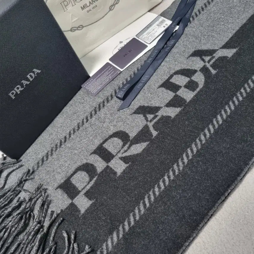 [BUNJANG] Prada Logo Wool Scarf / [26년7월구매/새상품] 프라다 로고 울 스카프 머플러 목도리