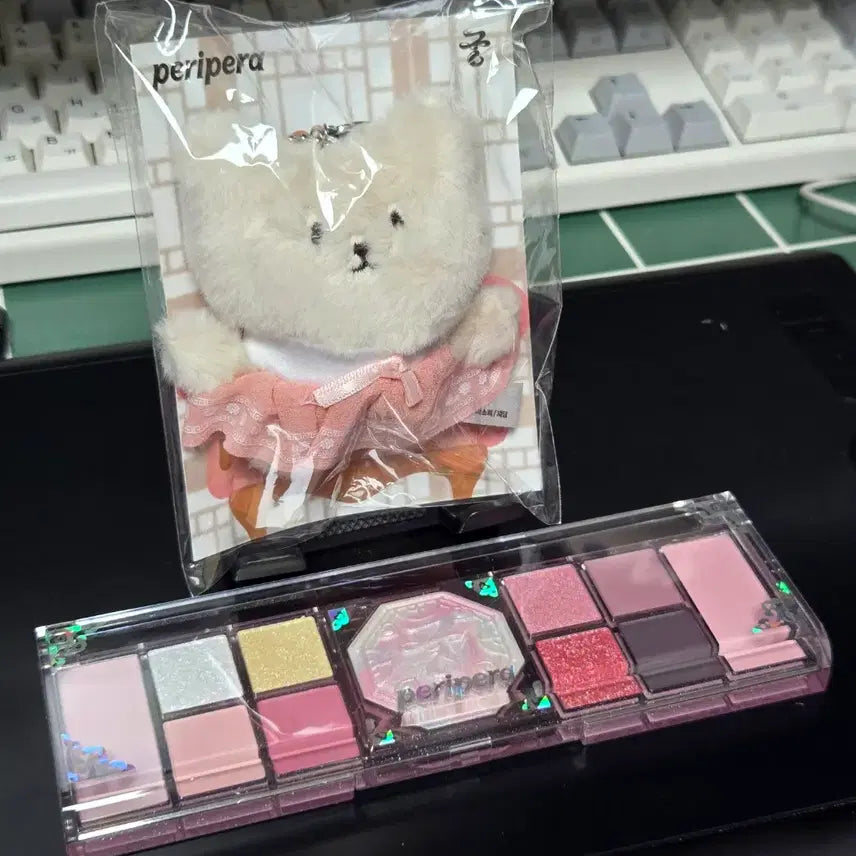 [BUNJANG] Peripera All Take Mood Like Palette x Goong Collaboration No. 06 Pink Palace Edition with Doll Keychain / 페리페라 올테이크 무드 라이크 팔레트 궁 콜라보 06 핑크입궁기, 인형 키링