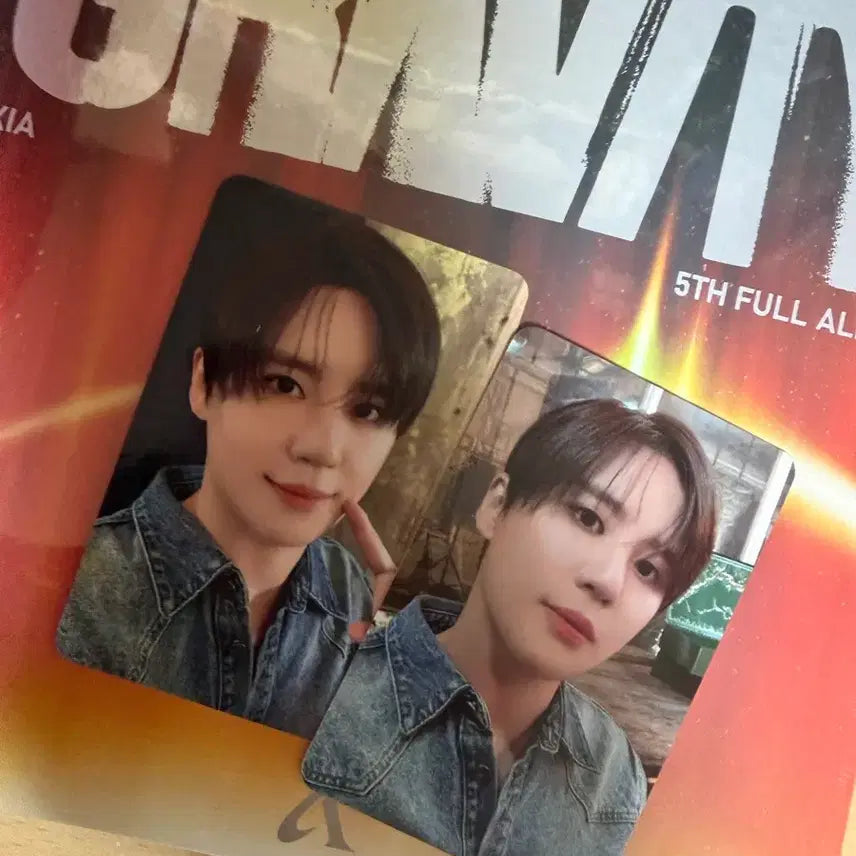 [BUNJANG] Kim Junsu Hello Live Photocard Set / 김준수대면 헬로라이브 포카2장 + 앨범 미개봉 (배송비포함)