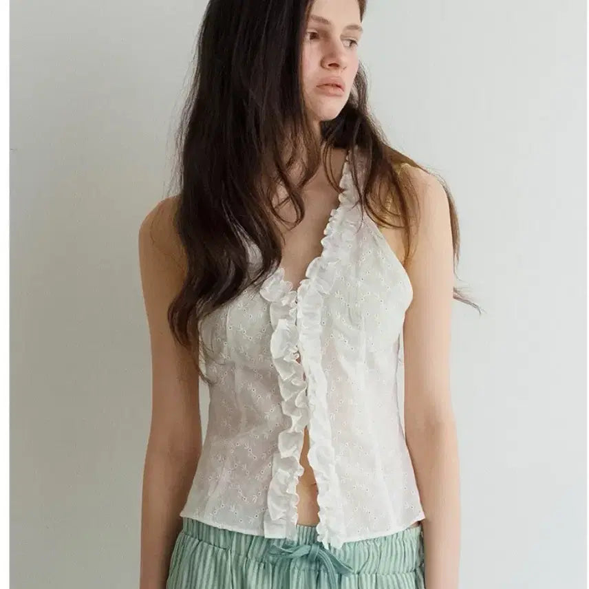 [BUNJANG] Myr Myr Renbri Punching Holter Blouse / 뮈르뮈르 렌브리 펀칭 홀터 블라우스