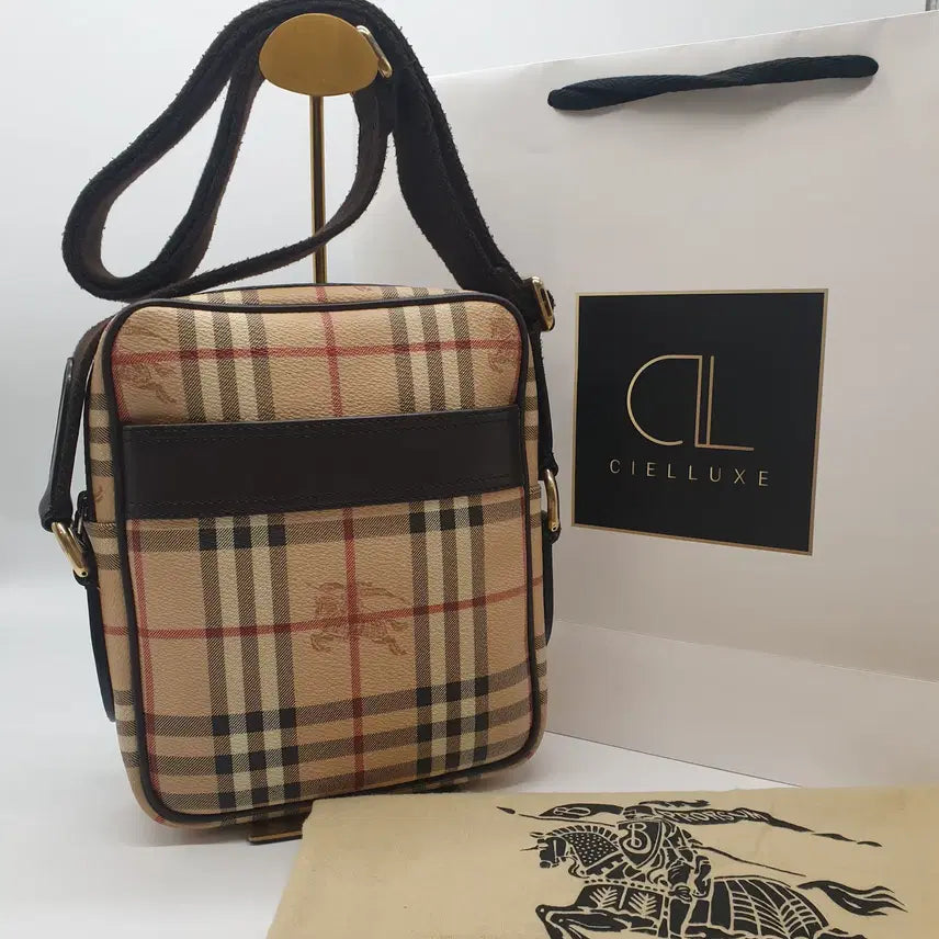 [BUNJANG] Burberry Classic Check Messenger Bag / 정품 버버리 체크 메신저백
