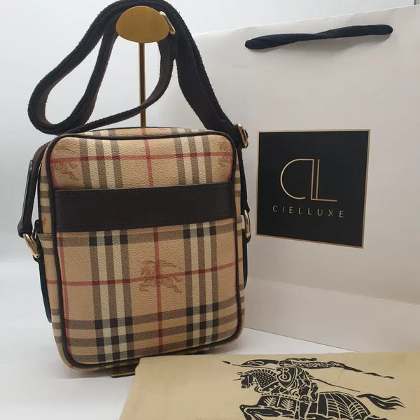 [BUNJANG] Burberry Classic Check Messenger Bag / 정품 버버리 체크 메신저백