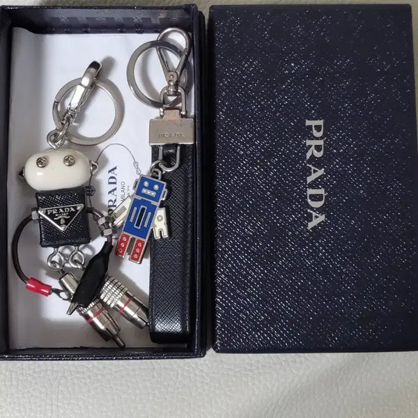 [BUNJANG] Prada Robot Charm Set / 프라다 로봇키링 2개 일괄 정품