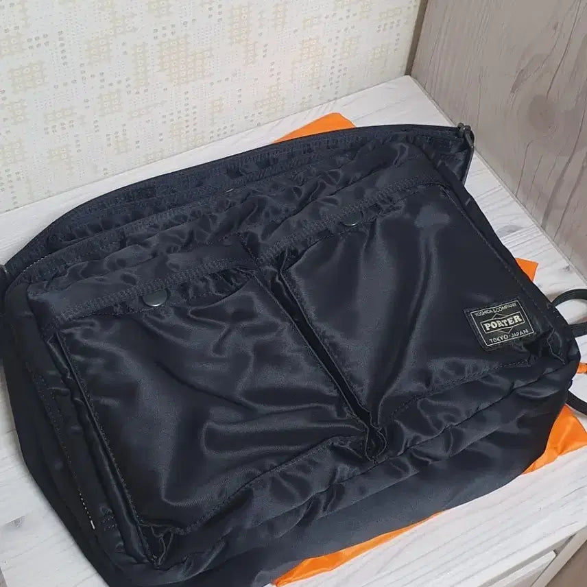 [BUNJANG] Porter All New Tanker Sling Bag Zip Large Black / 포터 올 뉴 탱커 슬링백 집 라지 블랙