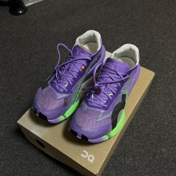 [BUNJANG] On Cloudboom Strike 2 Running Shoes (W8, W250) / 온러닝  Cloudboom Strike 2 (W8, W250)