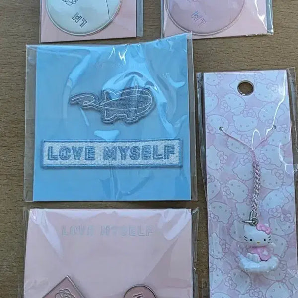 [BUNJANG] BTS Love Myself Badge, Keyring, Patch Bundle Set / 방탄소년단 LOVE MYSELF 뱃지 / 키링 / 패치 세트