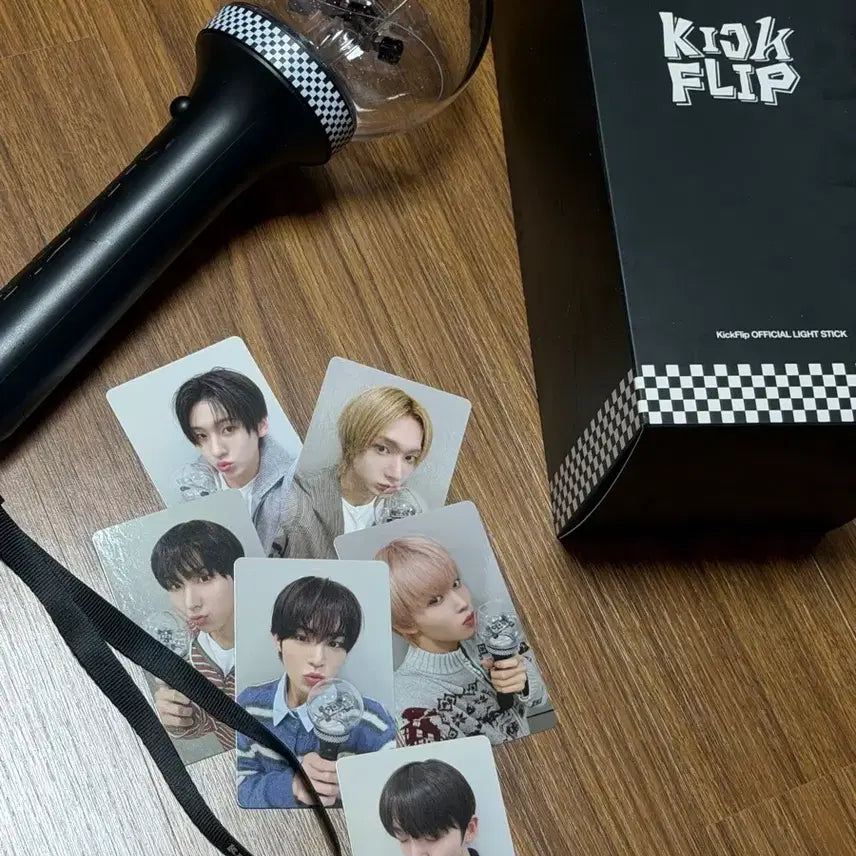 [BUNJANG] Kickflip Lightstick Photocard Bundle Set / 킥플립 응원봉 원가이하 양도(포카포함)