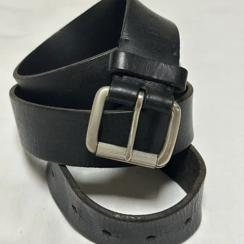 [BUNJANG] Vintage Levi's Black Leather Belt 40-inch / 빈티지 리바이스 블랙 통가죽 벨트 40인치