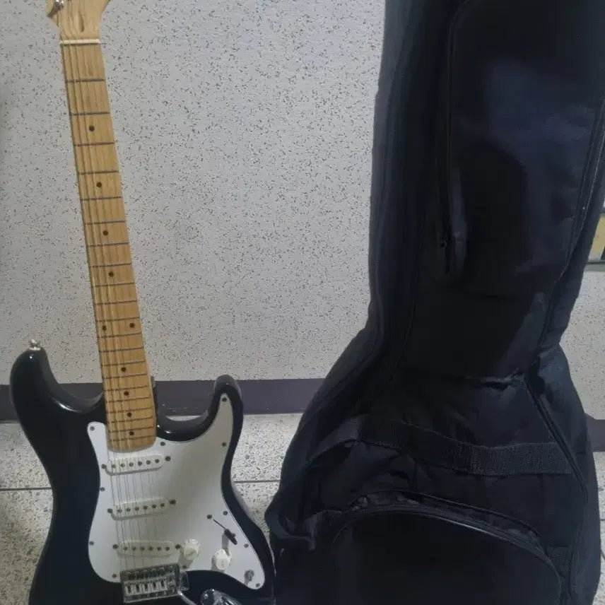 [BUNJANG] Samic Electric Guitar Stratocaster Model with Gig Bag / 삼익 일렉기타 & 일렉기타 가방