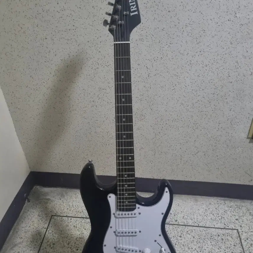 [BUNJANG] IRIN Black Electric Guitar / IRIN 블랙일렉기타