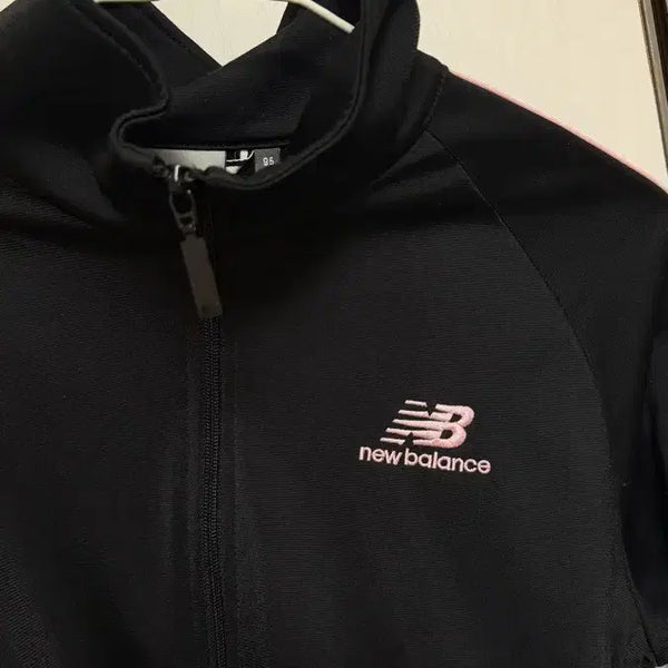 [BUNJANG] New Balance Track Top Jersey - Black/Pink Logo / 뉴발란스 져지 트랙탑 검정 핑크 로고