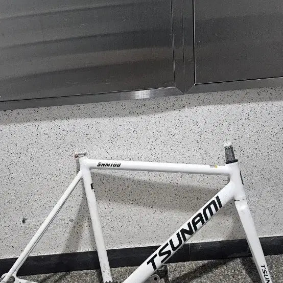 [BUNJANG] Tsunami Frame White L Size / 쓰나미 프레임 화이트