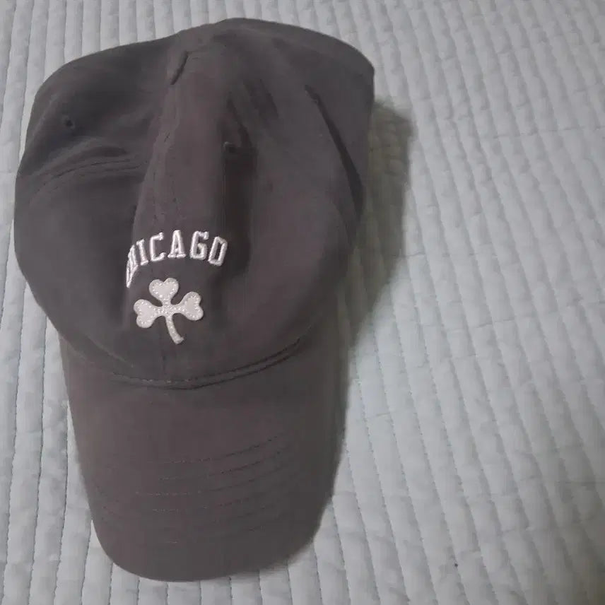 [BUNJANG] Chicago Clover Embroidery Ball Cap / 시카고 클로버 자수 볼캡