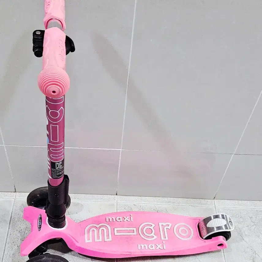 [BUNJANG] Micro Kickboard Maxi Deluxe LED Foldable Scooter / 마이크로 킥보드 맥시