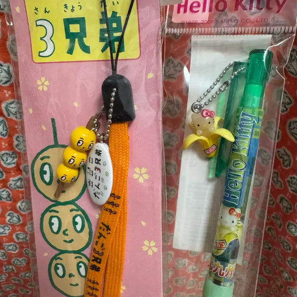 [BUNJANG] Vintage Hello Kitty Banana Ballpoint Pen & Dango Strap Bundle Set / 일괄) 고전 키티 바나나볼펜 당고스트랩