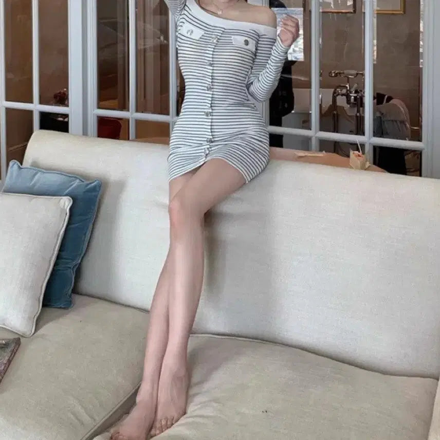 [BUNJANG] Stripe Off-Shoulder Long Sleeve Mini Dress / 오프숄더 긴팔 원피스