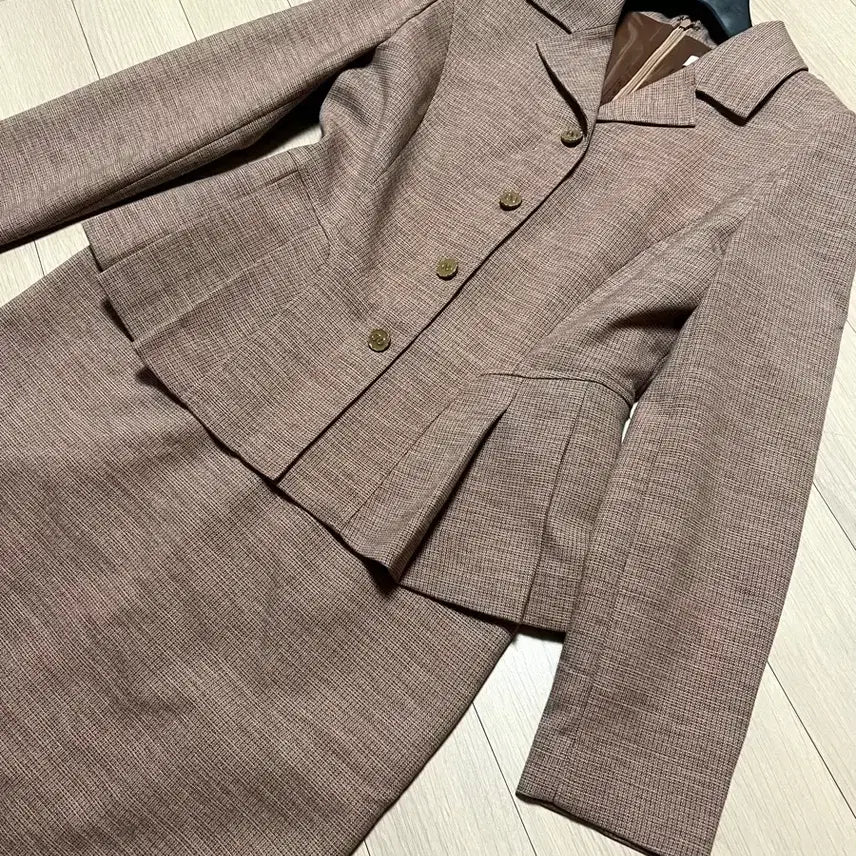 [BUNJANG] THE IZZAT Brown Peplum Dress / 더아이잗 THE IZZAT 투피스형 페플럼 원피스 브라운 정장 하객룩 오피스룩 출근룩 봄가을