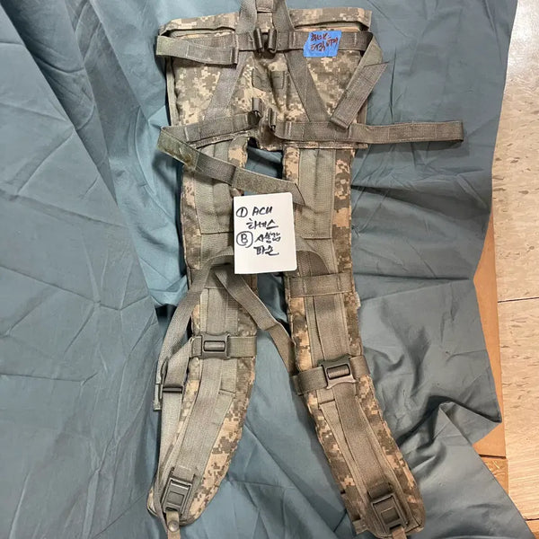 [BUNJANG] US Army MOLLE II Rucksack Shoulder Harness Straps (ACU Digital Camo) - Part/B-Grade / ACU럭색부품하네스1.[부품/B급] 미군 오리지널 MOLLE II 럭색 어깨끈 (ACU)