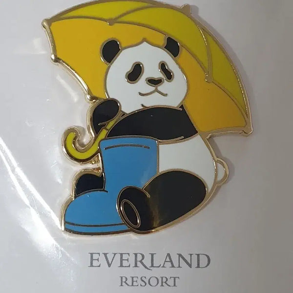 [BUNJANG] Fu Bao Rainy Day Badge (Sealed) / 푸바오 레이니데이 뱃지 팝니다